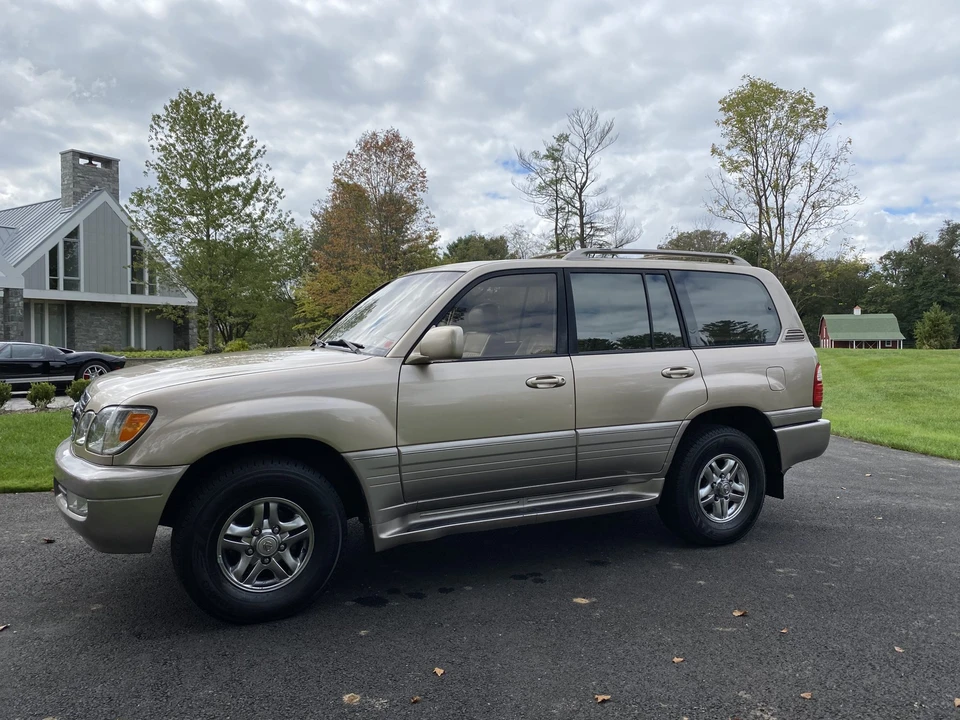 2002 Lexus LX 2nd Gen - Image 18 of 31