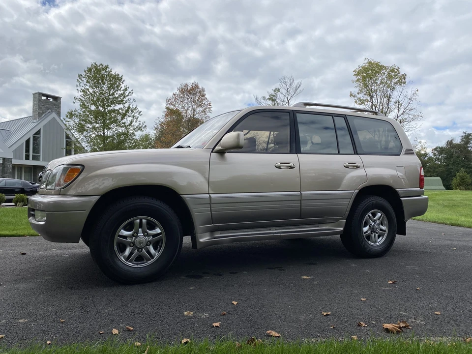2002 Lexus LX 2nd Gen - Image 17 of 31