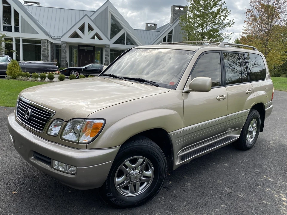 2002 Lexus LX 2nd Gen - Image 11 of 31