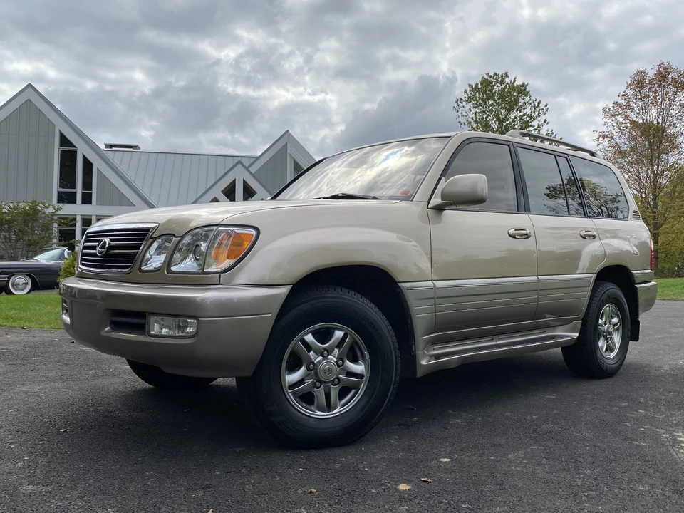 2002 Lexus LX 2nd Gen - Image 10 of 31