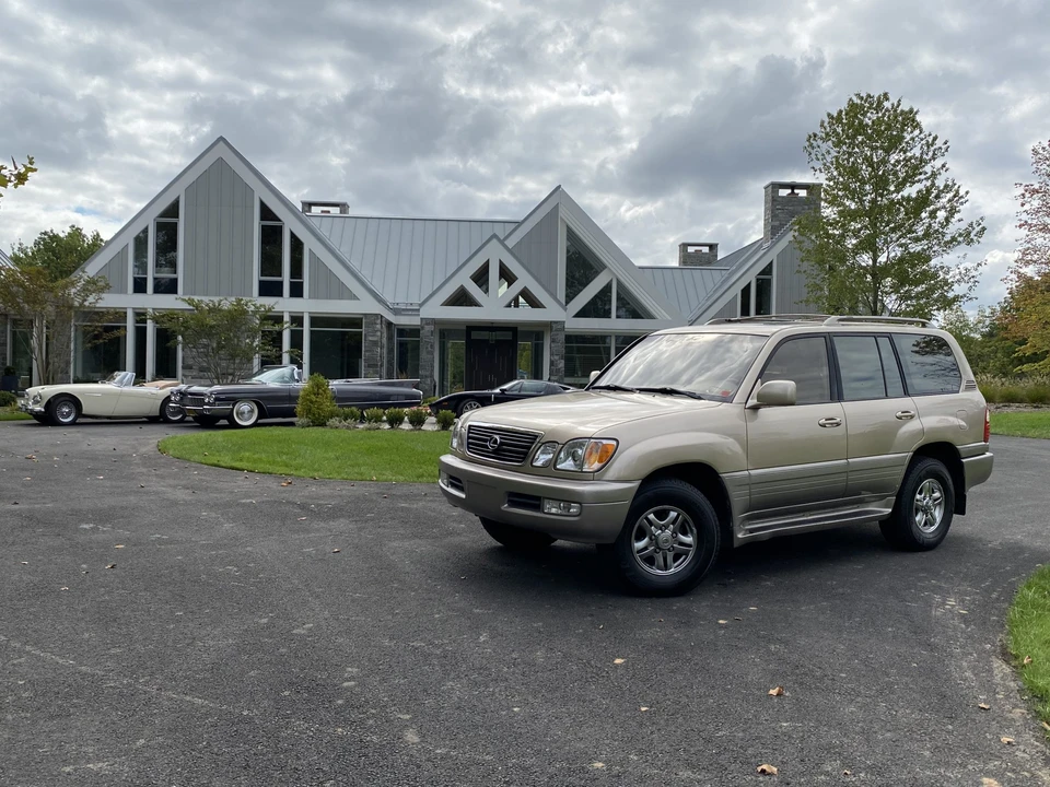 2002 Lexus LX 2nd Gen - Image 9 of 31
