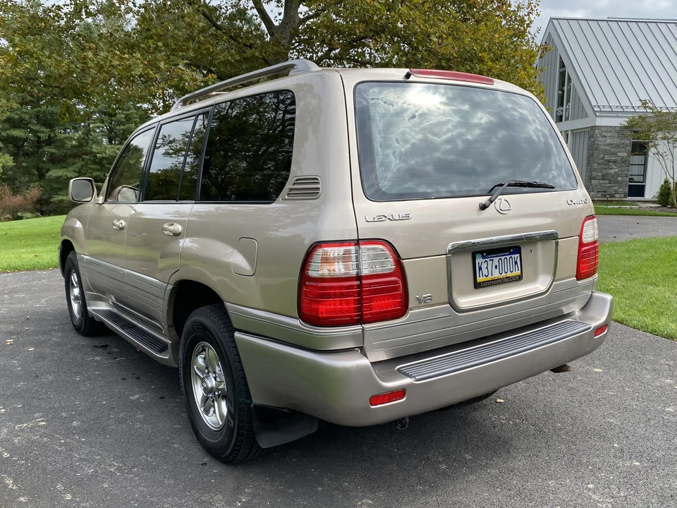 2002 Lexus LX 2nd Gen - Image 28 of 31