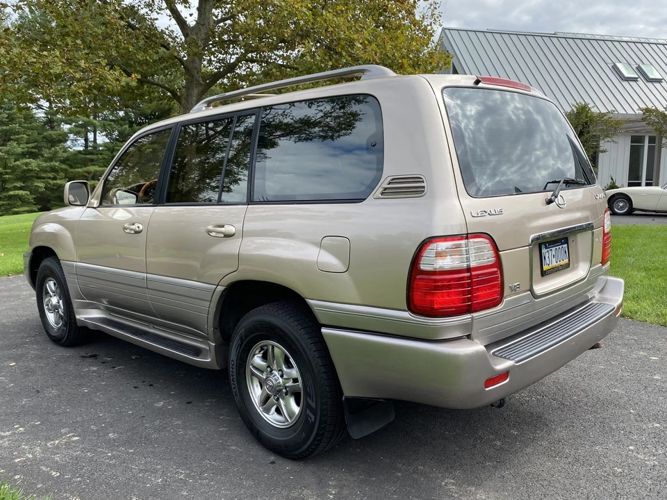 2002 Lexus LX 2nd Gen - Image 27 of 31