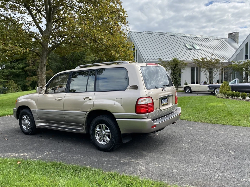 2002 Lexus LX 2nd Gen - Image 26 of 31