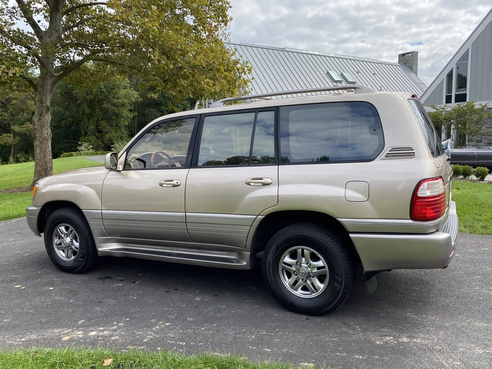 2002 Lexus LX 2nd Gen - Image 24 of 31