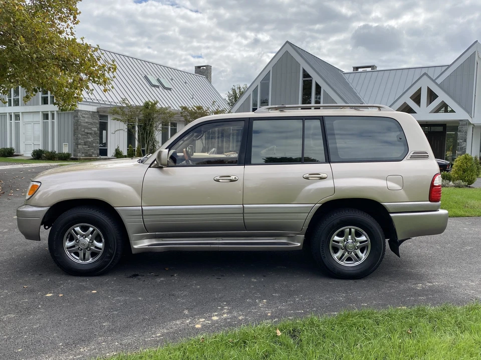 2002 Lexus LX 2nd Gen - Image 22 of 31