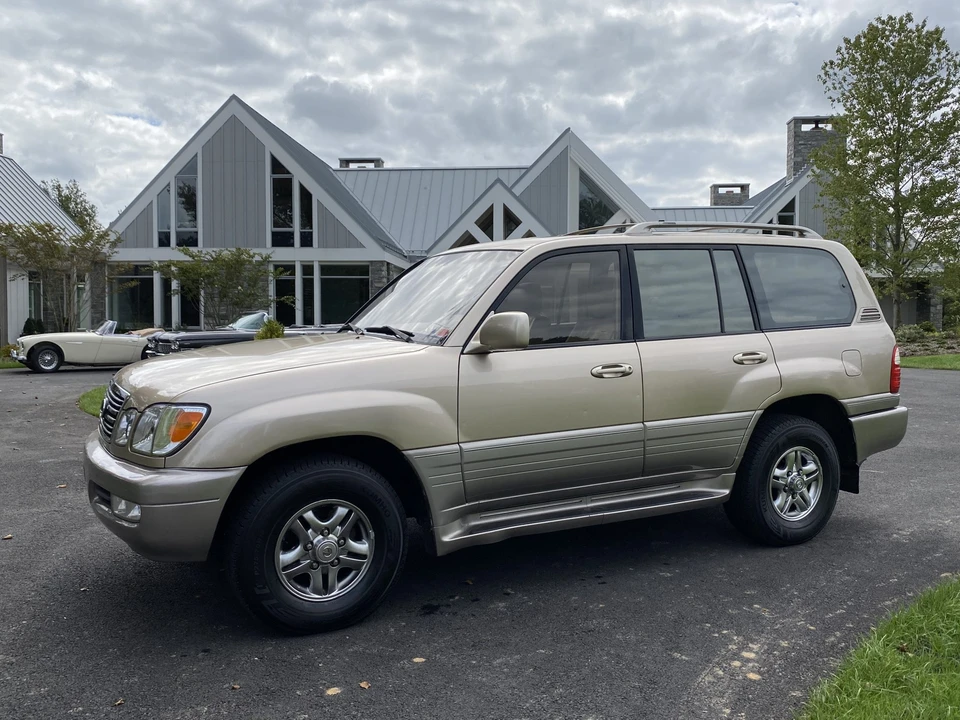 2002 Lexus LX 2nd Gen - Image 12 of 31