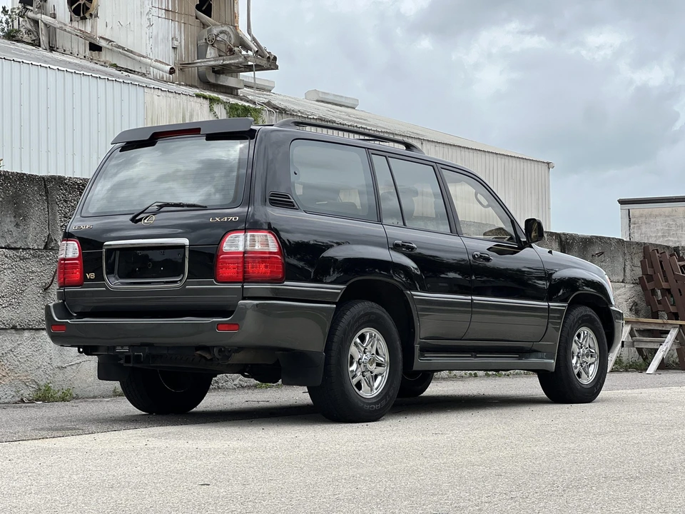 2002 Lexus LX 2nd Gen - Image 9 of 31