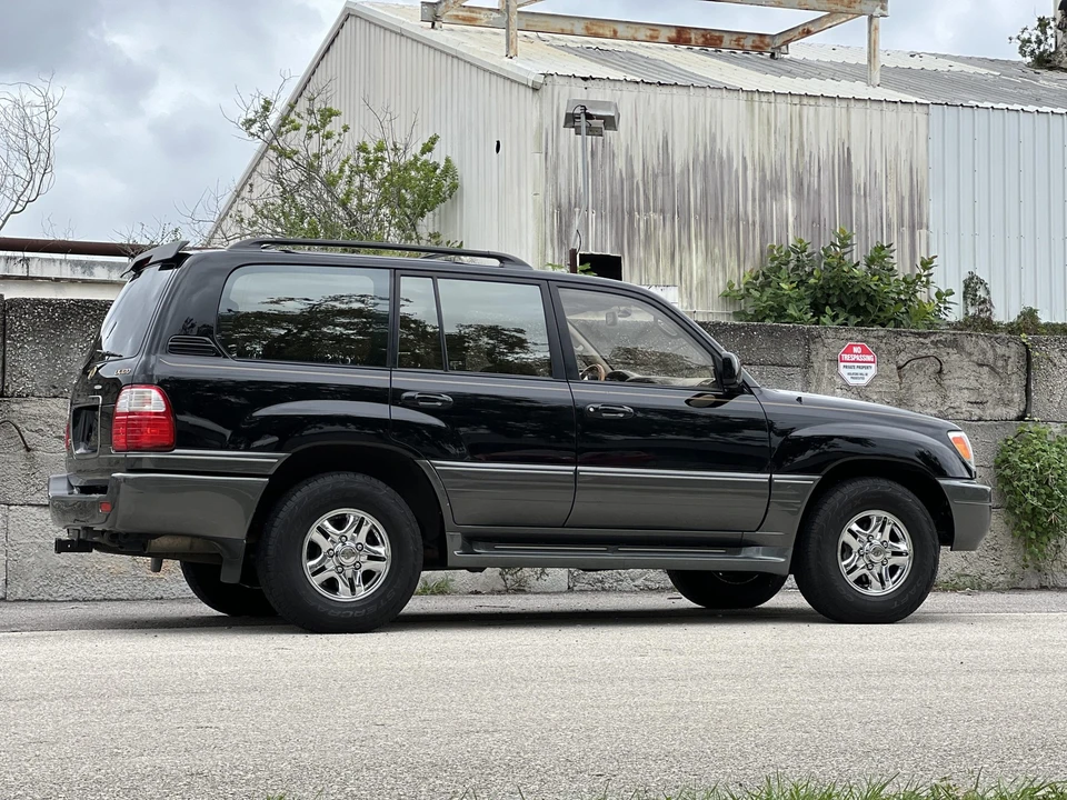 2002 Lexus LX 2nd Gen - Image 7 of 31