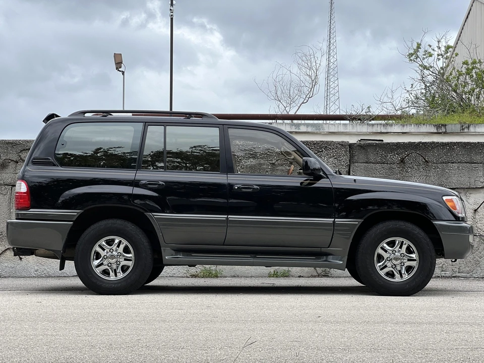 2002 Lexus LX 2nd Gen - Image 6 of 31