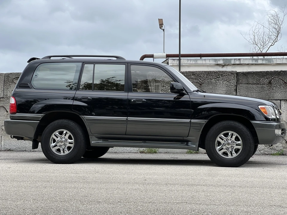 2002 Lexus LX 2nd Gen - Image 5 of 31