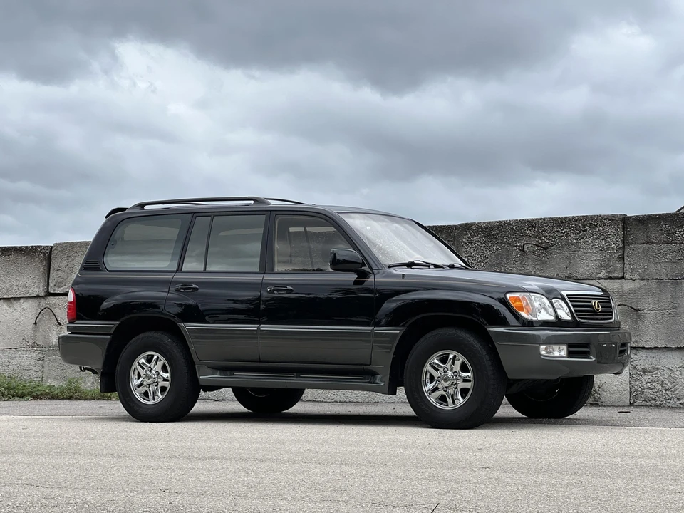 2002 Lexus LX 2nd Gen - Image 4 of 31