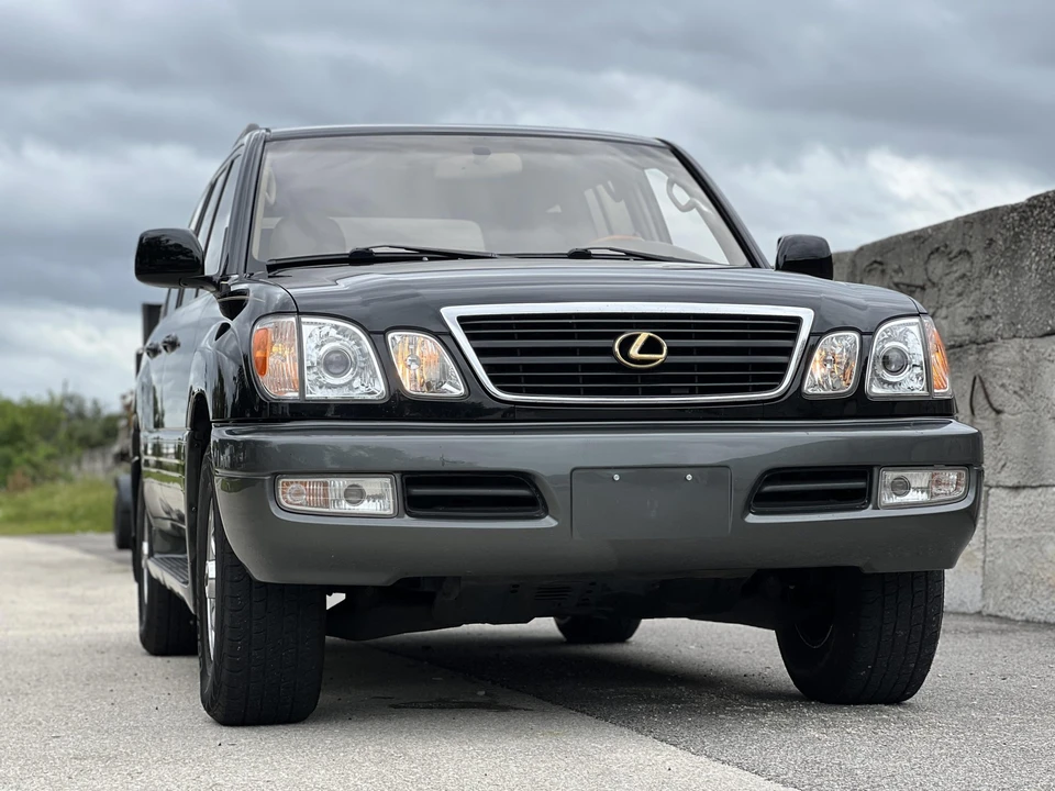 2002 Lexus LX 2nd Gen - Image 22 of 31
