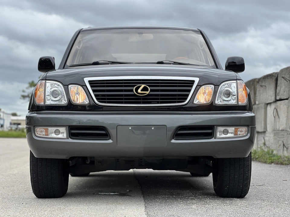 2002 Lexus LX 2nd Gen - Image 21 of 31