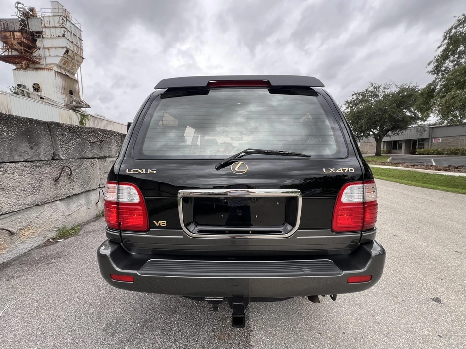 2002 Lexus LX 2nd Gen - Image 11 of 31