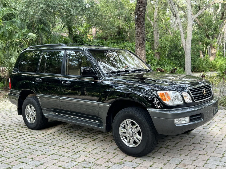 2002 Lexus LX 2nd Gen - Image 24 of 31