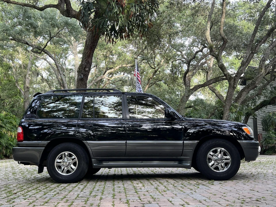 2002 Lexus LX 2nd Gen - Image 28 of 31