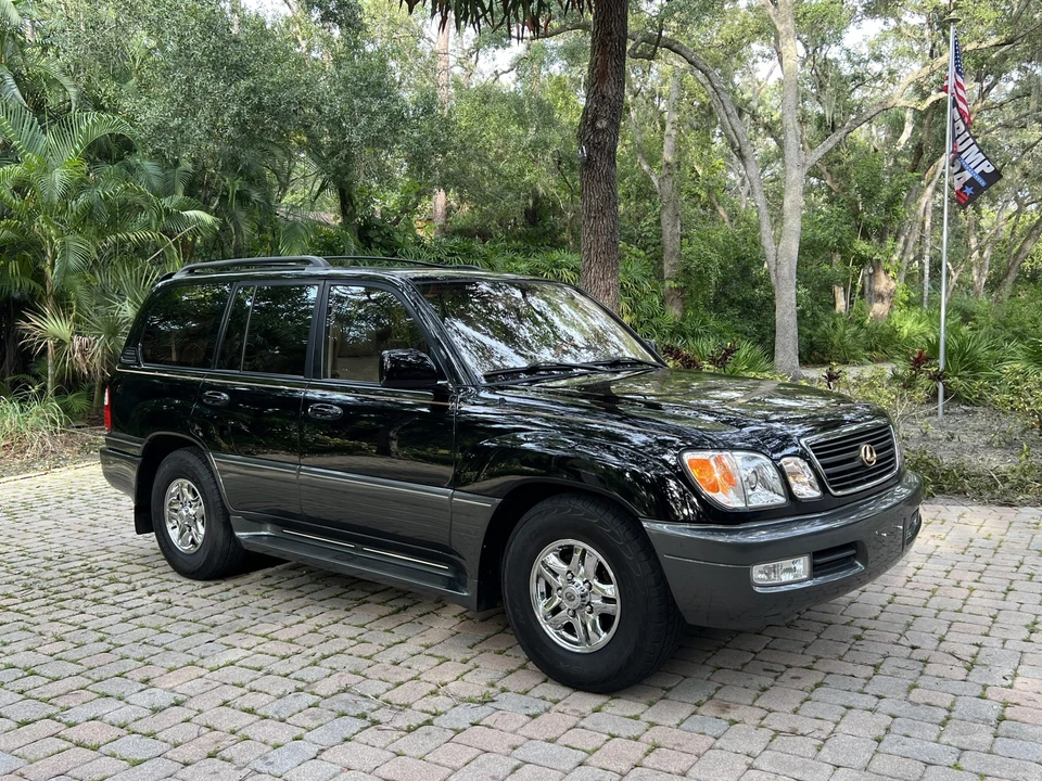 2002 Lexus LX 2nd Gen - Image 25 of 31