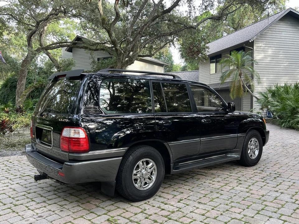 2002 Lexus LX 2nd Gen - Image 30 of 31