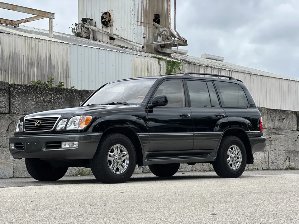 2002 Lexus LX 2nd Gen - Image 19 of 31