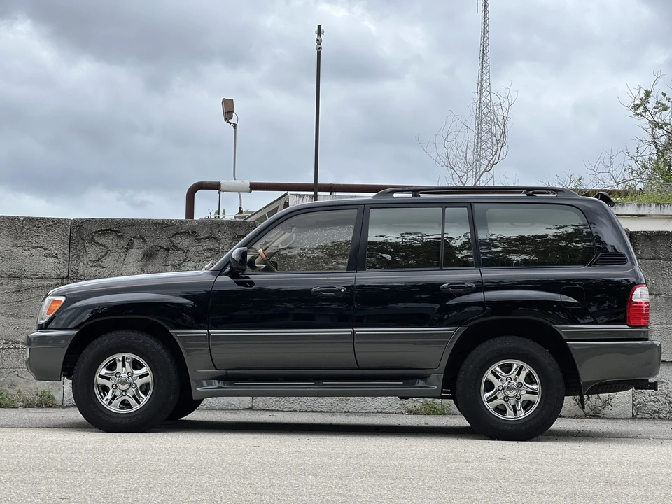 2002 Lexus LX 2nd Gen - Image 17 of 31