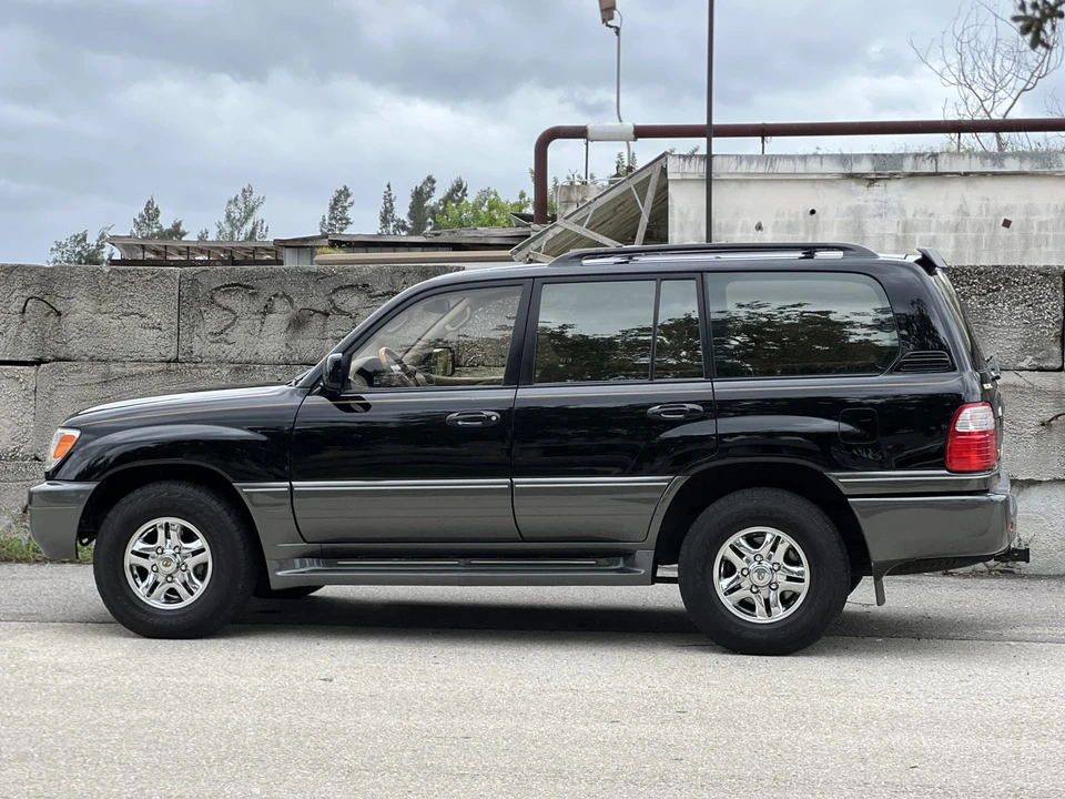2002 Lexus LX 2nd Gen - Image 16 of 31