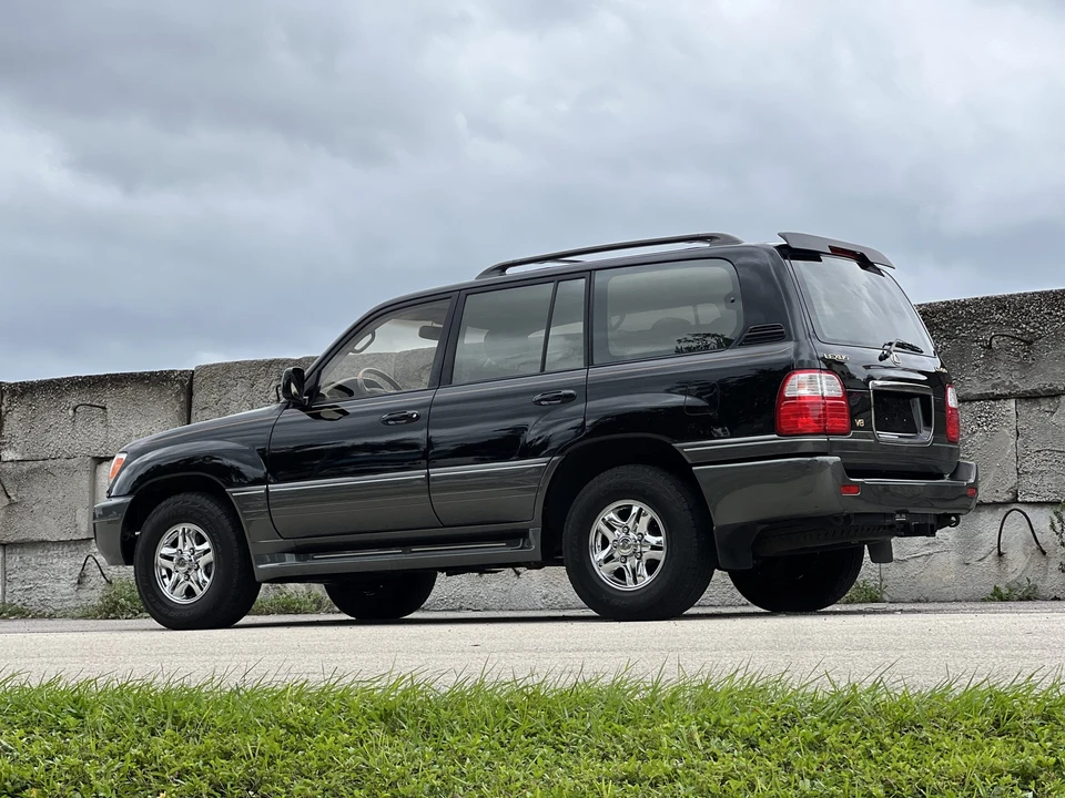 2002 Lexus LX 2nd Gen - Image 14 of 31