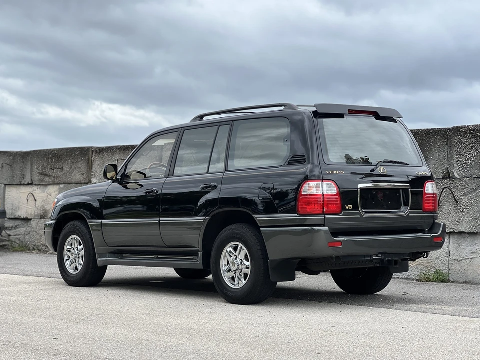 2002 Lexus LX 2nd Gen - Image 13 of 31