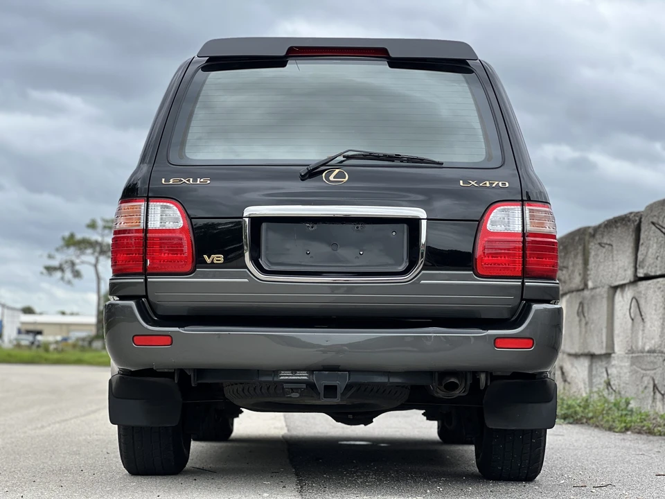 2002 Lexus LX 2nd Gen - Image 10 of 31