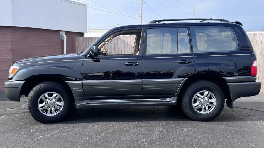 2002 Lexus LX 2nd Gen - Image 2 of 5
