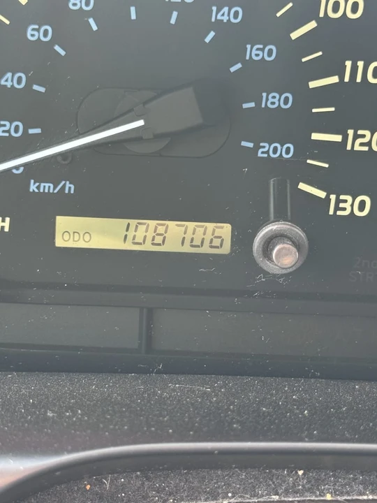 2002 Lexus LX 2nd Gen - Image 5 of 5