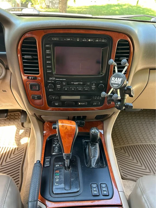 2002 Lexus LX 2nd Gen - Image 7 of 14