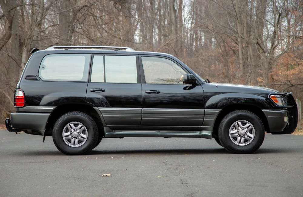 2002 Lexus LX 2nd Gen - Image 9 of 19