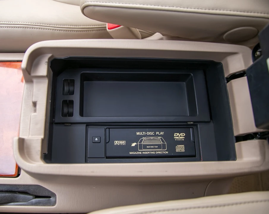 2002 Lexus LX 2nd Gen - Image 16 of 19