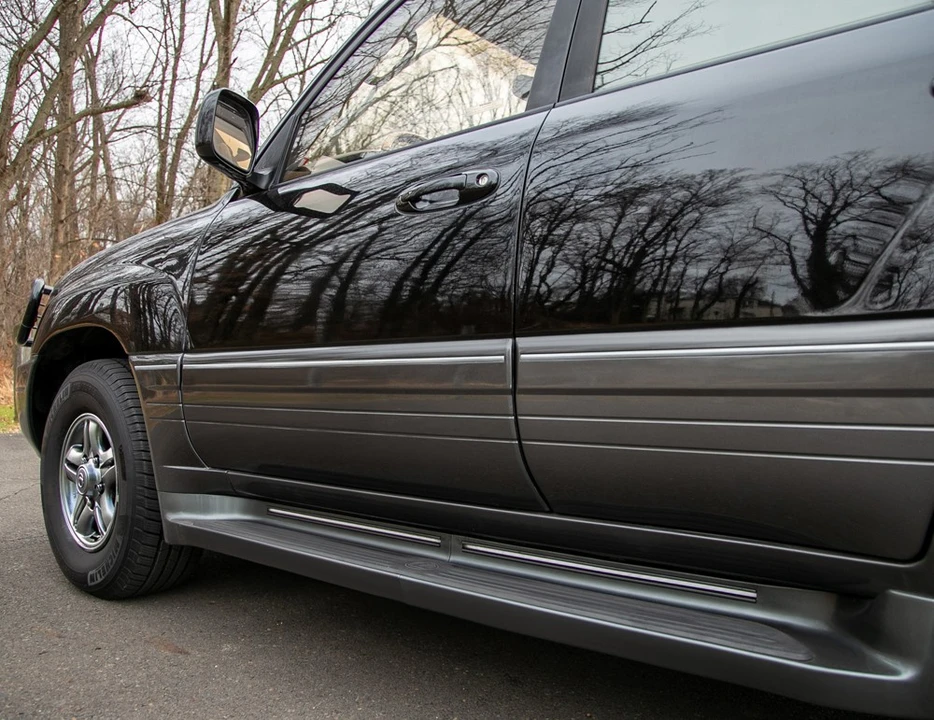 2002 Lexus LX 2nd Gen - Image 13 of 19