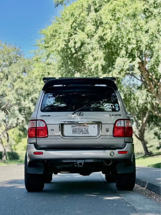 2002 Lexus LX 2nd Gen - Image 10 of 14