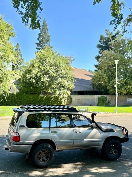 2002 Lexus LX 2nd Gen - Image 9 of 14