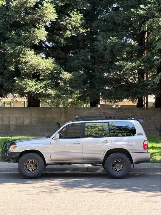 2002 Lexus LX 2nd Gen - Image 12 of 12