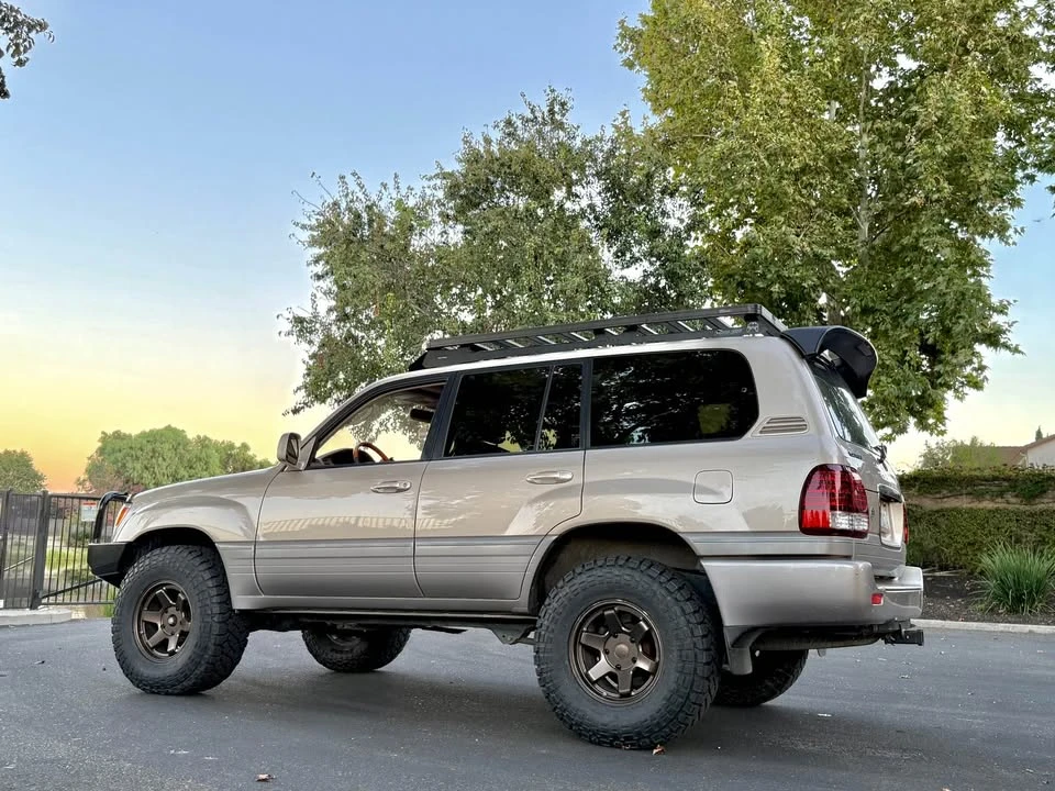 2002 Lexus LX 2nd Gen - Image 10 of 12