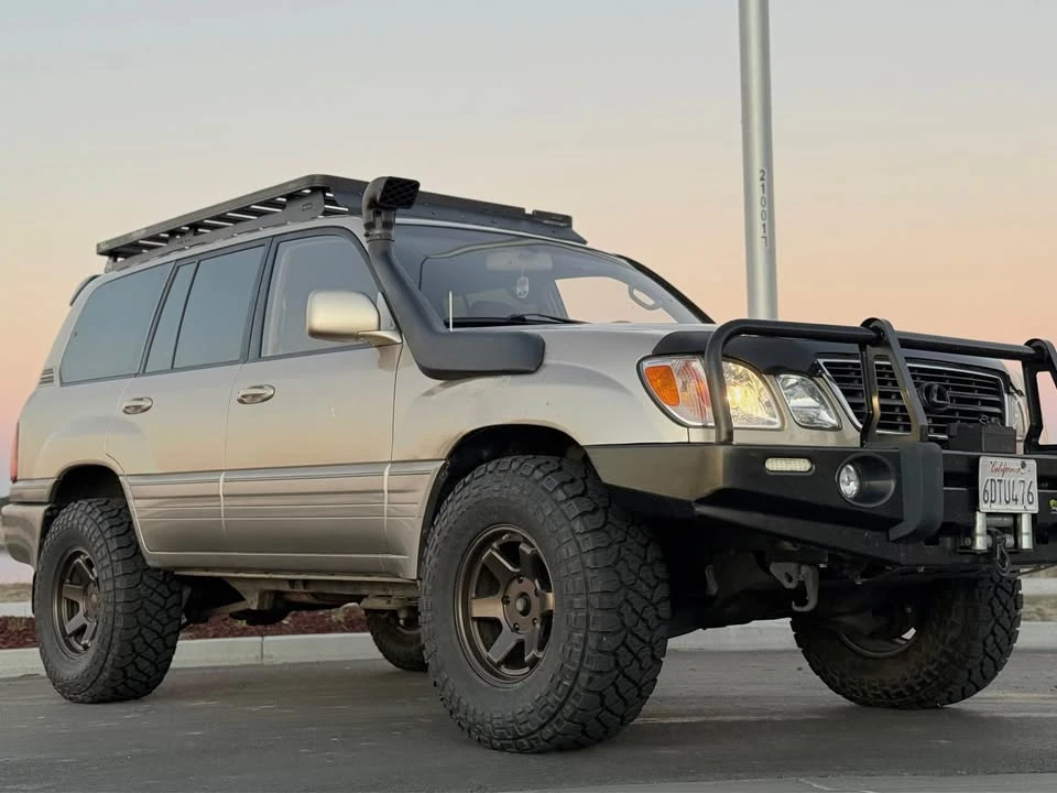 2002 Lexus LX 2nd Gen - Image 4 of 12