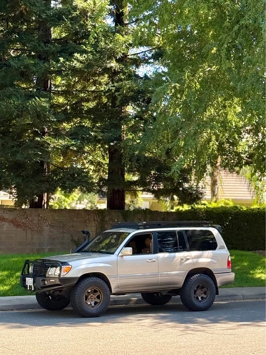 2002 Lexus LX 2nd Gen - Image 2 of 12