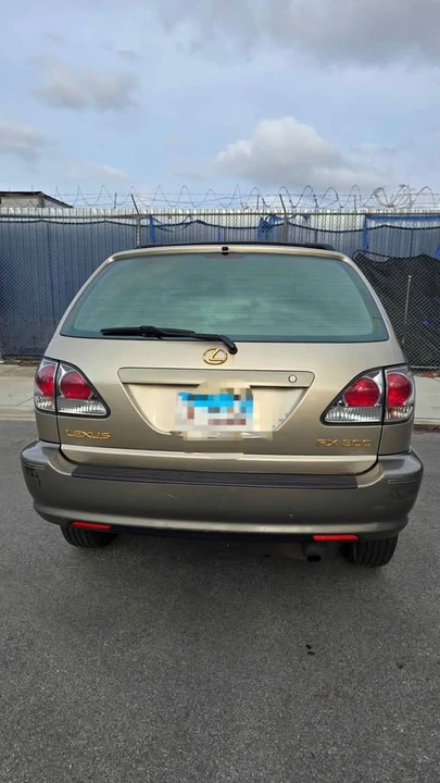 2002 Lexus RX 1st Gen - Image 3 of 10