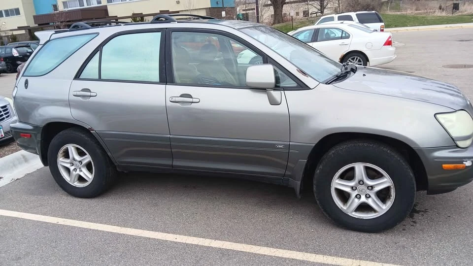 2002 Lexus RX 1st Gen - Image 2 of 4