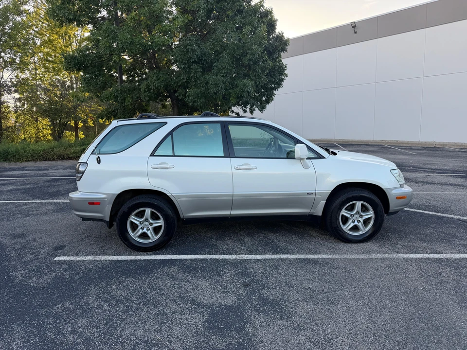 2002 Lexus RX 1st Gen - Image 9 of 31