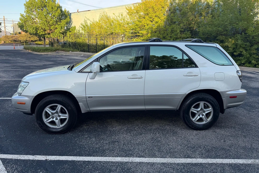 2002 Lexus RX 1st Gen - Image 3 of 31