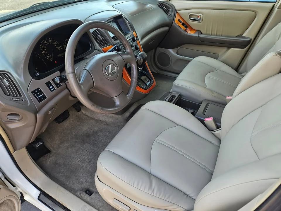 2002 Lexus RX 1st Gen - Image 11 of 13