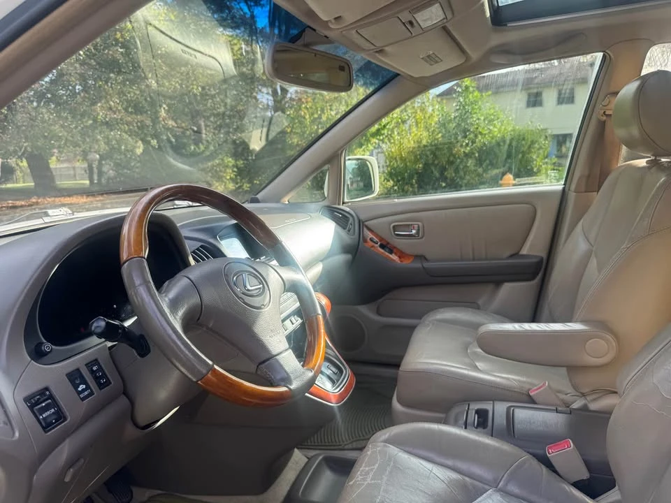 2002 Lexus RX 1st Gen - Image 9 of 11