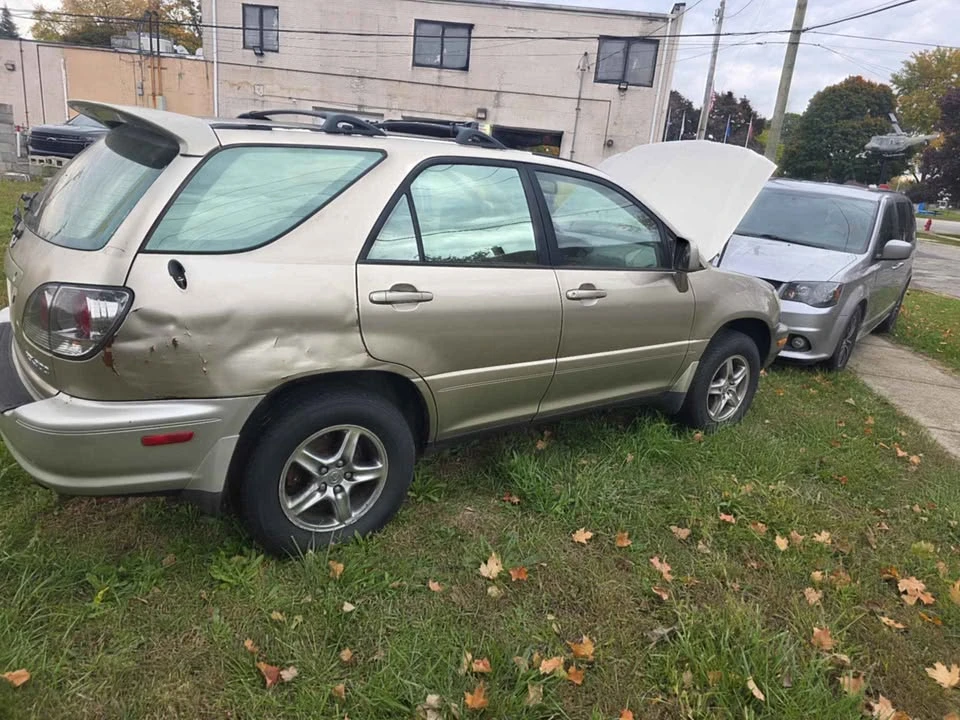 2002 Lexus RX 1st Gen - Image 3 of 10