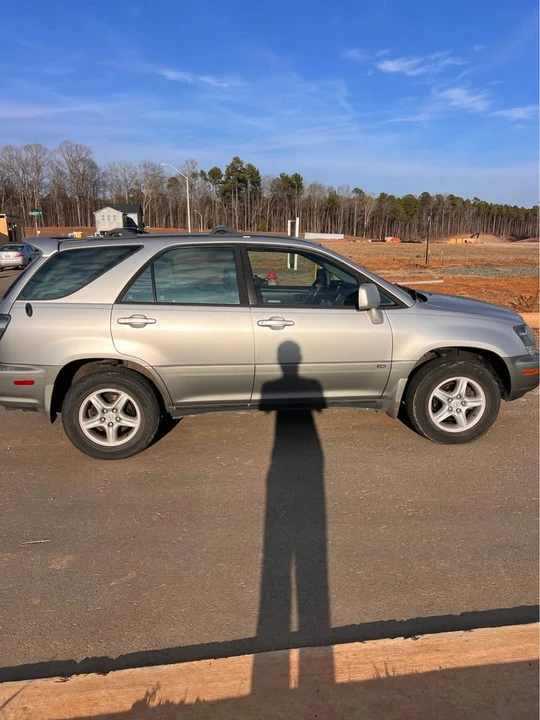 2002 Lexus RX 1st Gen - Image 3 of 15