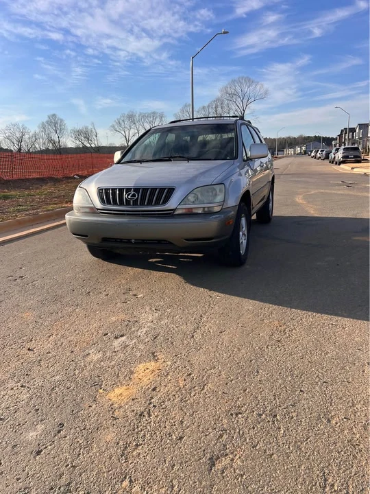 2002 Lexus RX 1st Gen - Image 2 of 15